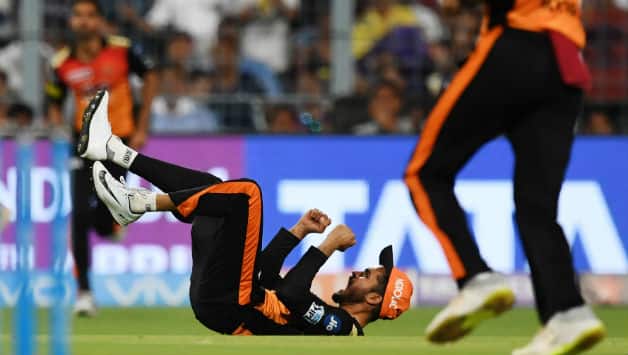 Manish Pandey takes a blinder at point to get rid of Nitish Rana © AFP