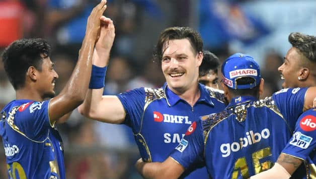 Mitchell McClenaghan picked wickets of QDK and ABD © AFP