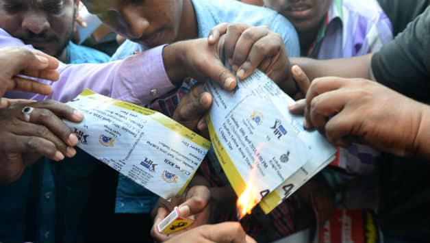Indian members of the Tamil ethnic group burn match tickets outside the MA Chidhambram cricket stadium © AFP