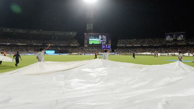 Rain came in crashing down after 7 overs of play in KKR's innings © Getty Image