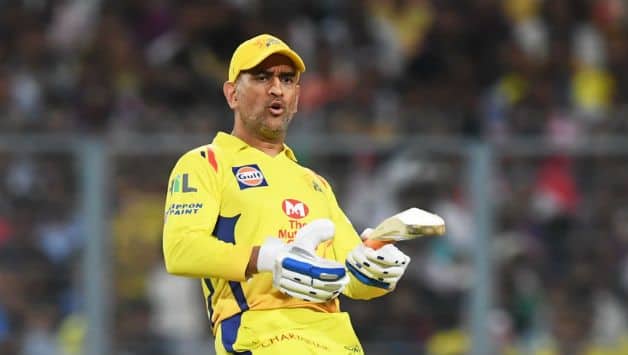 MS Dhoni held CSK innings after a mini collapse in the middle overs © AFP