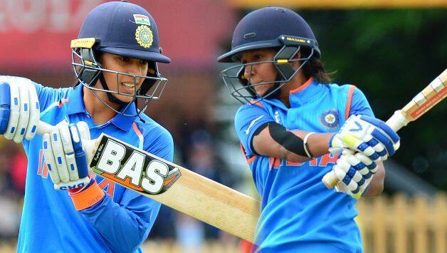 Smriti Mandhana (L) and Harmanpreet Kaur © IANS