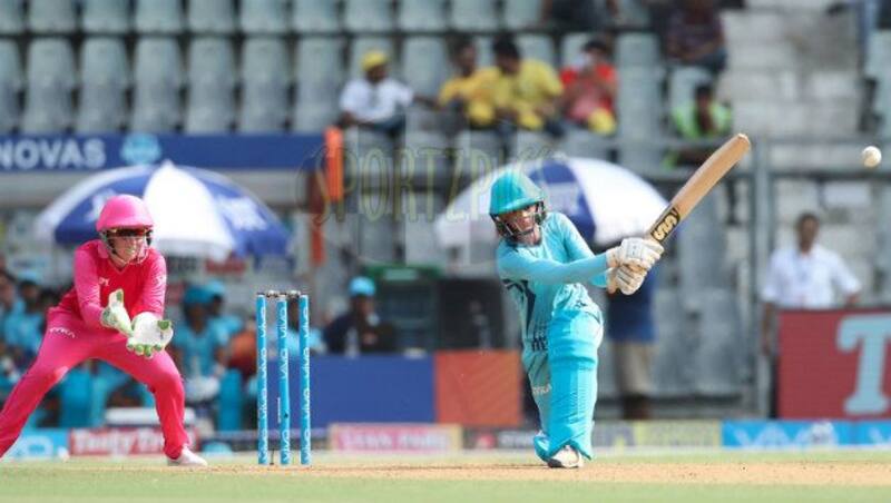 Harmanpreet Kaur scored 21 during the chase (Image courtesy: BCCI)