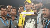 Mahendra Singh Dhoni met pune ground staff after CSK, KXIP tie