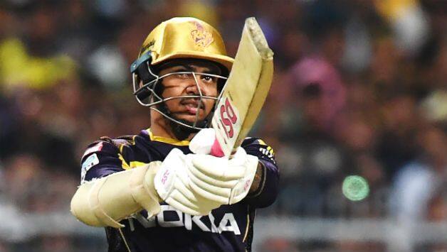 Sunil Narine kept KKR in hunt scoring 32 off 20 © AFP