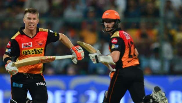 David Warner (l) led SRH to an IPL title in 2016 © AFP