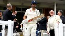 England’s Alastair Cook sets world record for most consecutive Tests