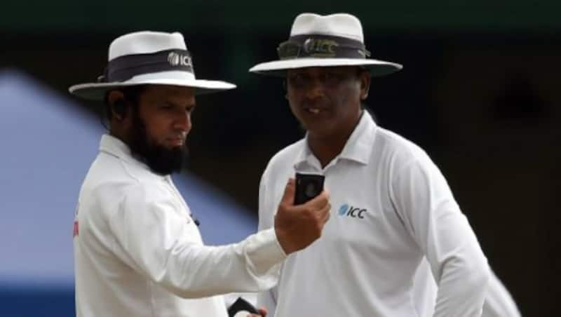 Aleem Dar and Sundaram Ravi &copy; AFP