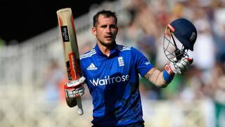 Siddarth Kaul asks Alex Hales about breakfast before 147 run inning