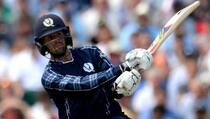 Derbyshire sign Scotland batsman Calum MacLeod