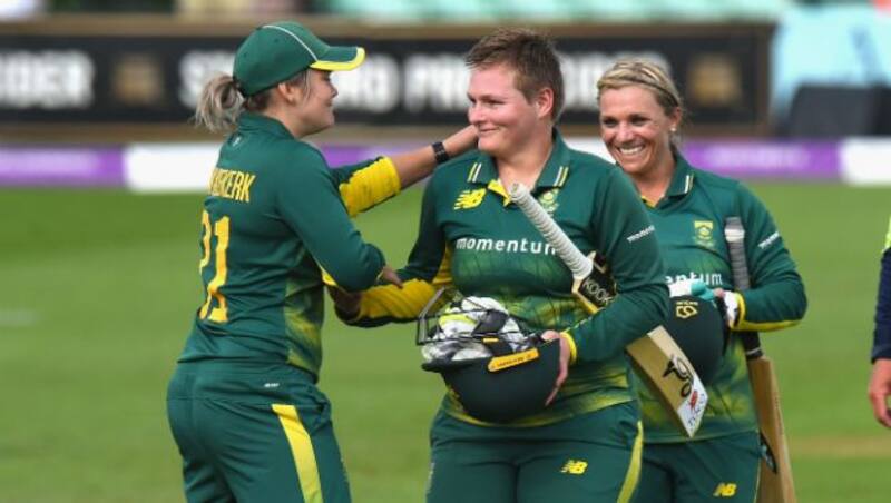 Lizelle Lee  (centre) scored an unbeaten knock of 92 &Acirc;&copy; Getty Images