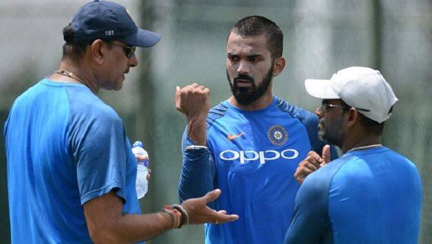 Ravi Shastri (left) with KL Rahul © AFP (file photo)