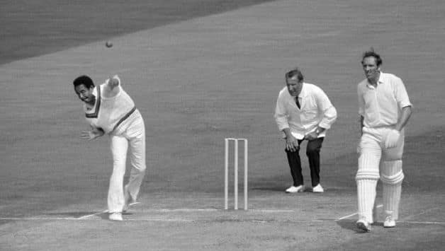 Garry Sobers bowling © Getty Images