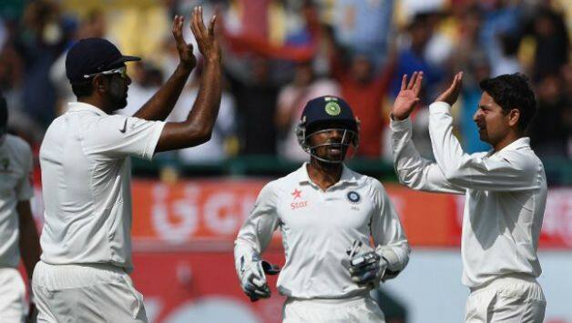Ravichandran Ashwin and Kuldeep Yadav © AFP