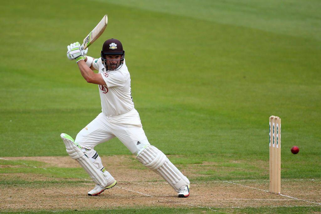 Surrey boosted by return of Dean Elgar in County Championship title race