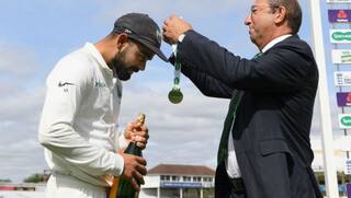 India vs England: Virat Kohli gifts his man of the match champagne to Ravi Shastri