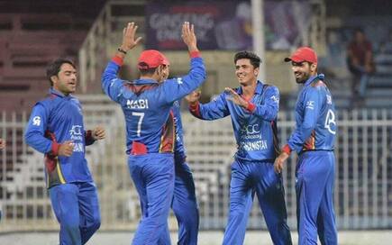 T20 BLAST : Debutant chinaman Zaheer khan takes 2 Wickets for Lancashire