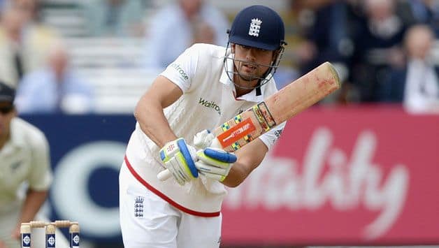 Alastair Cook becames the first player English to score a century in first and Test