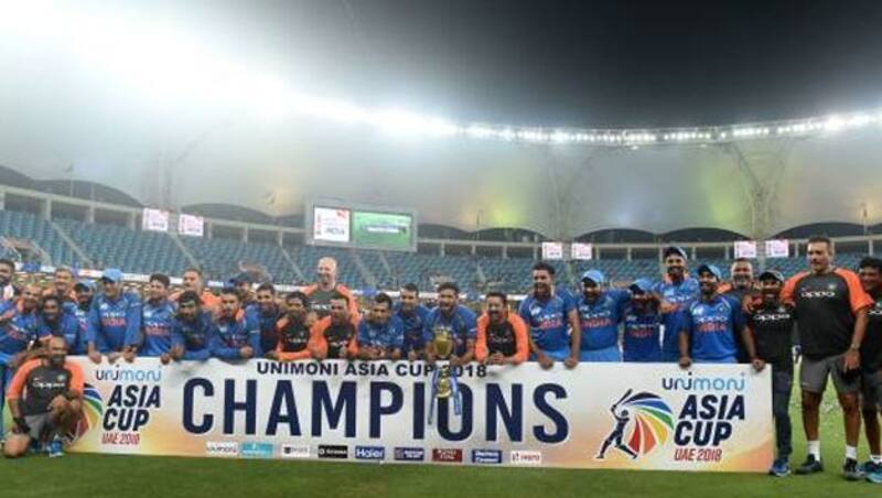 Indian cricket team with Asia Cup trophy