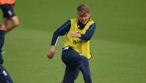 ECB give central contract to Sam Curran