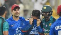 Asia Cup 2018 : Shoaib Malik consoles sobbing Afghanistan bowler Aftab Alam