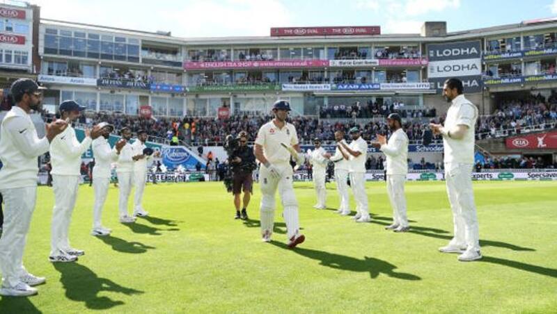 alastair cook receives guard of honour
