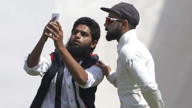 Case filed against fan for breaching security to take selfie with Virat Kohli