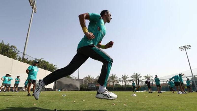 mitchell starc bowling