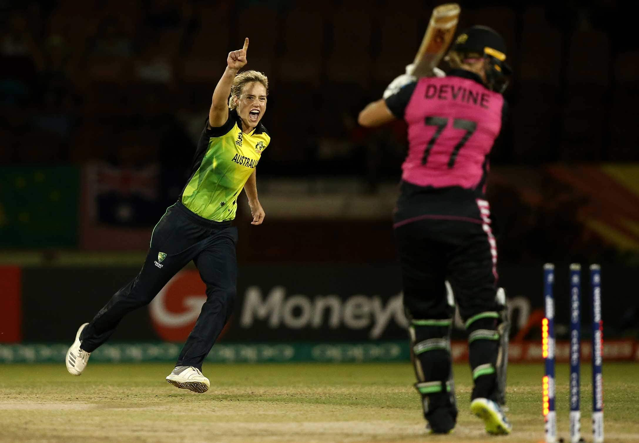 Ellyse Perry bowls Sophie Divine as New Zealand Women slump to 13/3 at Guyana