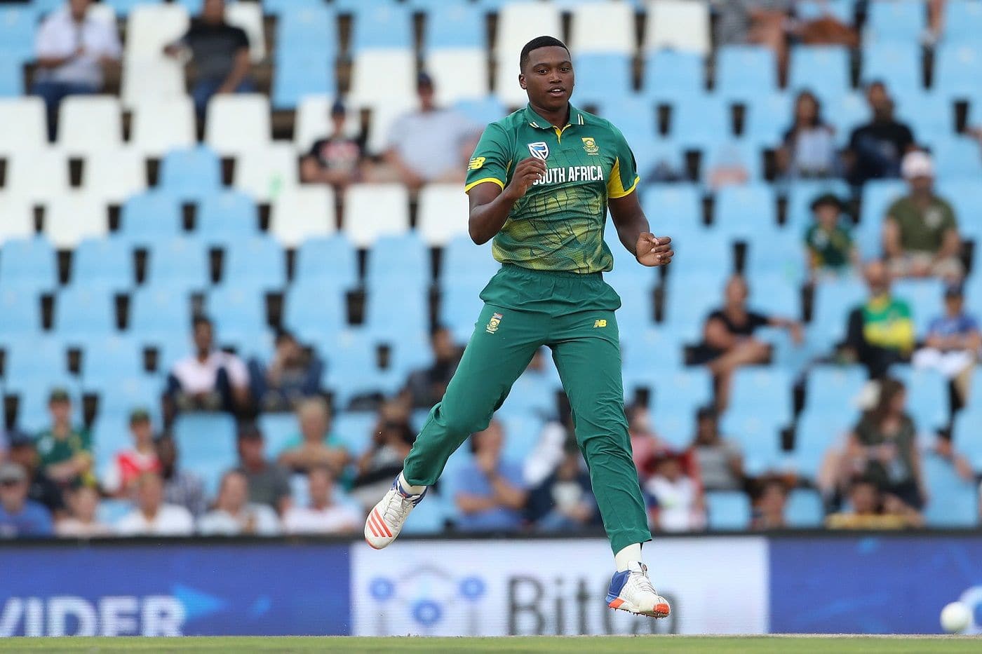 Lungi Ngidi sidelined for three months with knee injury