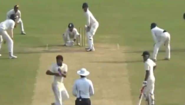 Unique bowling action © Twitter