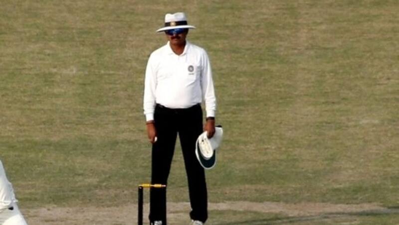 cricket umpire