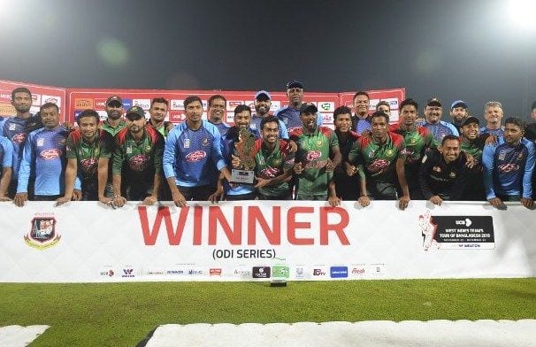 Bangladesh coach Steve Rhodes hails ‘magnificent 11’ as hosts chase T20I series
