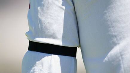 Australian cricketers wear black arm band to give tribute to Colin Guest who passed away at 81