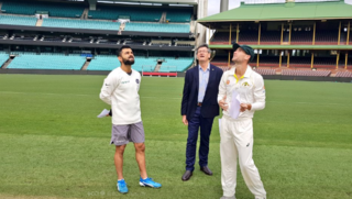 Former cricketers no fan of Virat Kohli wearing shorts for toss in warm-up match at SCG