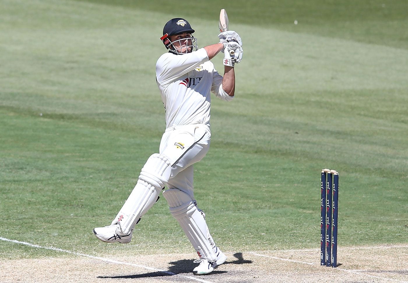 Marcus Stoinis in bowling setback as Shane Warne calls for his inclusion for Perth Test