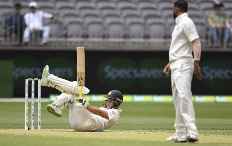 India 6/1 at lunch on day two after Australia move to 326