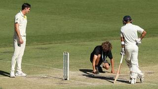 India vs Australia: Mitchell Johnson, Aakash Chopra had a twitter banter over “under-fire” Perth surface