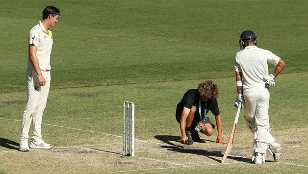 After Vaughan and Johnson, Sachin Tendulkar defends Perth pitch