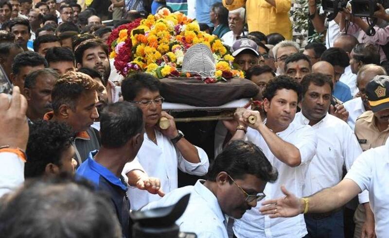 Renowned cricket coach Ramakant Achrekar, who died due to age-related ailments, was cremated in Mumbai on Thursday with his most famous ward Sachin Tendulkar in attendance for a tearful adieu. Photo: Hemant Padalkar/DNA