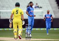 Aaron Finch vs Bhuvneshwar Kumar: 6.1 overs, 30 dot balls, three dismissals