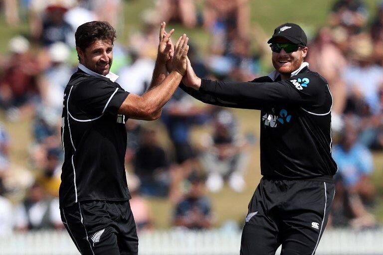 Colin de Grandhomme added to India's woes with 3/26.