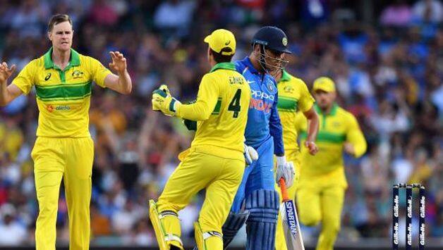 Jhye Richardson dismisses MS Dhoni
