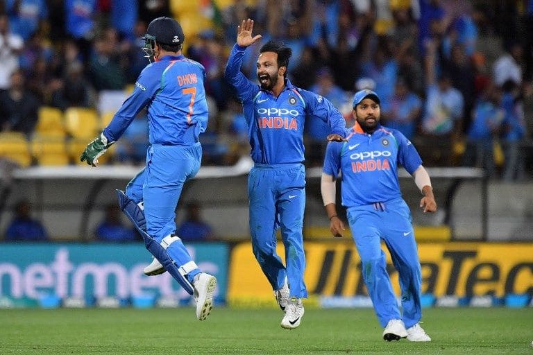 WATCH: MS Dhoni’s street-smart brilliance dupes Jimmy Neesham