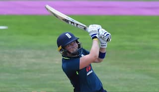 Heather Knight steers England Women to two-wicket warm-up win