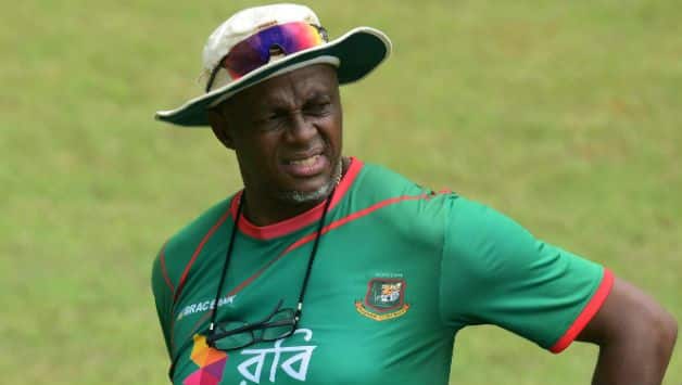 Courtney Walsh © AFP