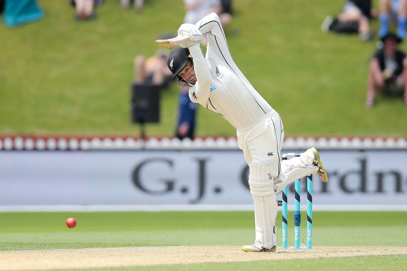 Tom Blundell in as cover for BJ Watling ahead of third Test