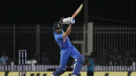 Shane Warne gives tips to trap Virat Kohli