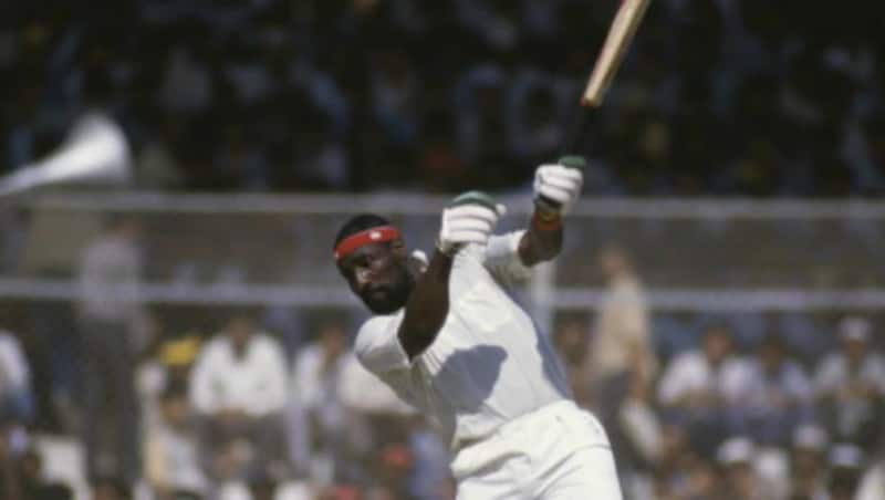 Richards&rsquo; hundred &mdash; off 98 balls (which meant that the second fifty took him 35 balls) &mdash; came up with a two from an extra-cover drive.