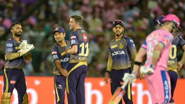 Dinesh Karthik with KKR teammates